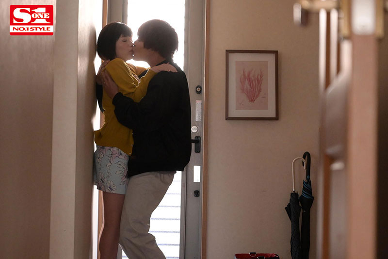 欲求不滿妻子「奧田咲」搞上粗壯水電工身體被下媚藥，每天爽到腿軟