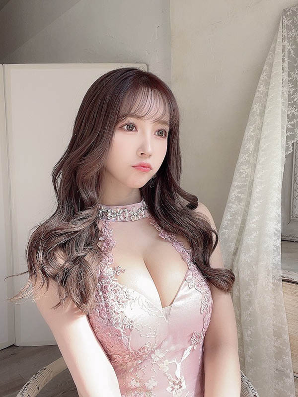 三上悠亞情人節福利是“超誘惑內衣辣照”，“挑逗的床上姿勢”太火辣辣！