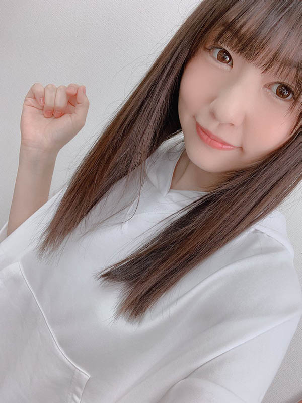 凍齡不老！ 14年資深美少女「汁波蜜」迎夏新衣福利照辣翻粉絲！