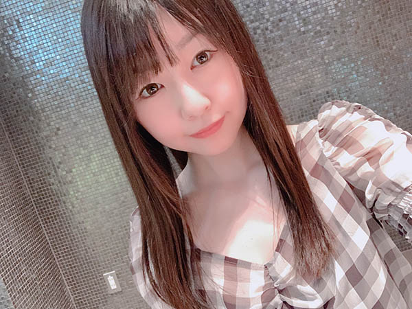 凍齡不老！ 14年資深美少女「汁波蜜」迎夏新衣福利照辣翻粉絲！