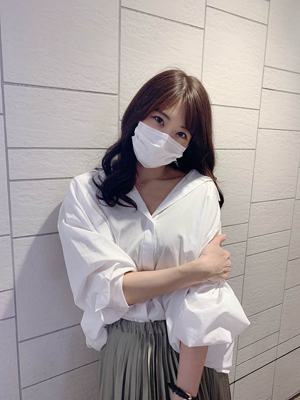 圖文不符沒關係！最美主播「山岸逢花」濕身全都露，照片疑似走光趕緊打馬處理