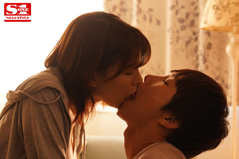 女友的美女姊姊「葵つかさ」主動勾引超騷模樣讓人無法自拔