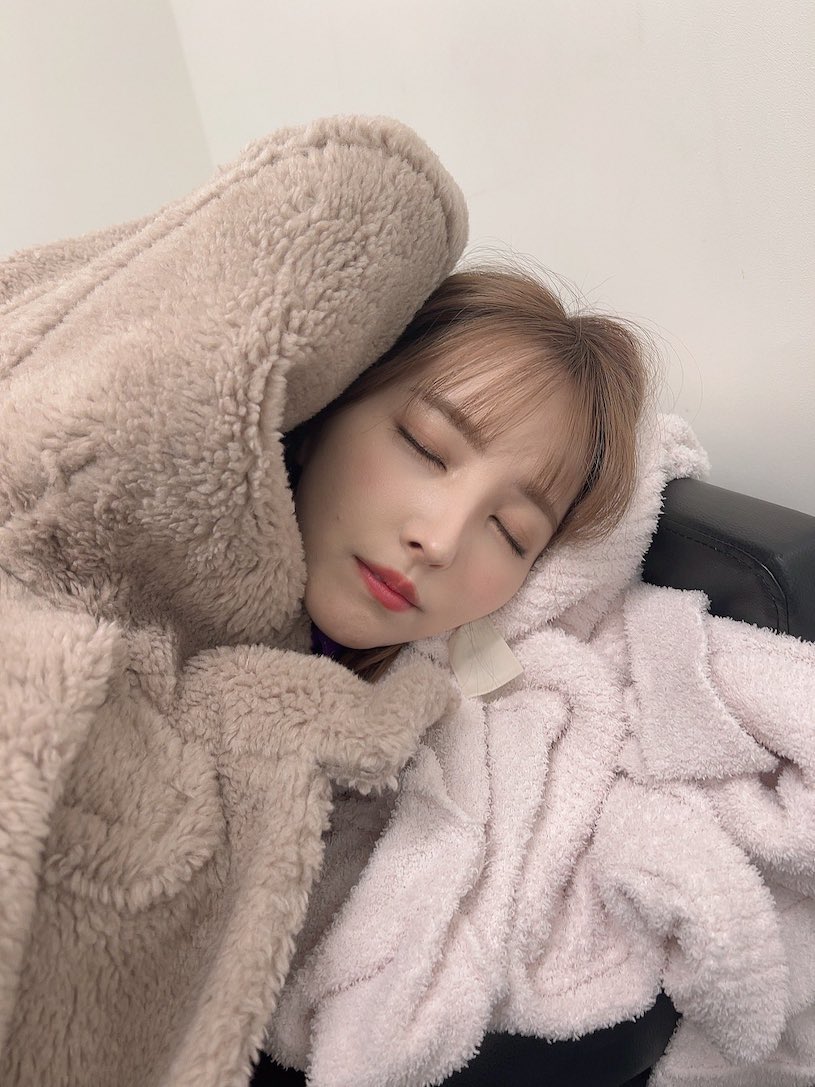 三上悠亞發送“私密床照福利”，粉絲狂喊：想瘋狂叫醒她！