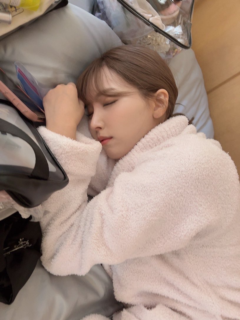 三上悠亞發送“私密床照福利”，粉絲狂喊：想瘋狂叫醒她！