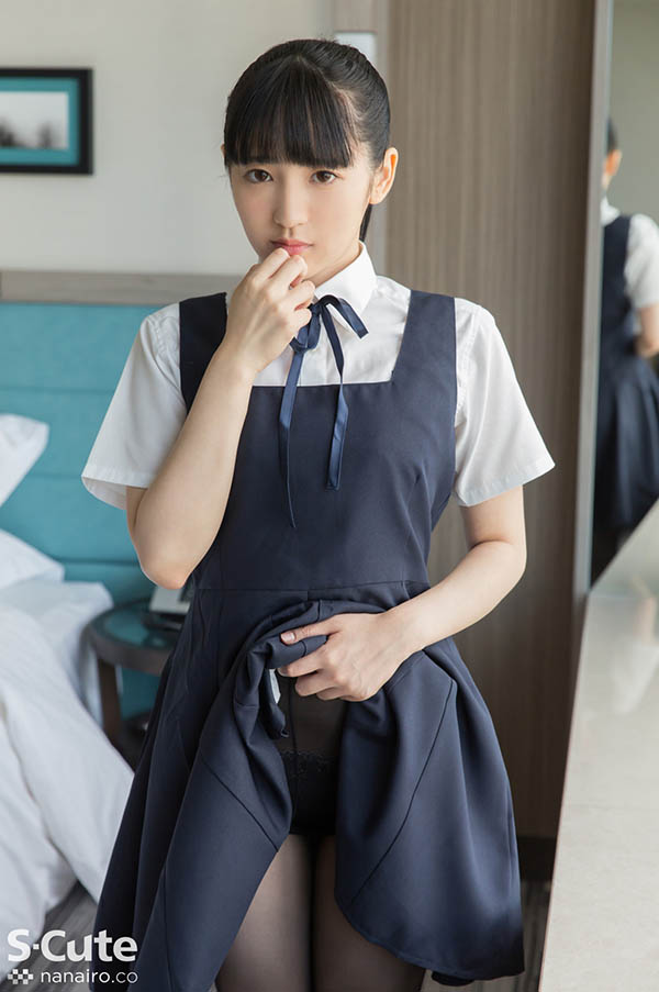 那個戴著眼鏡的悶騷18歲⋯河奈亞依3月退!