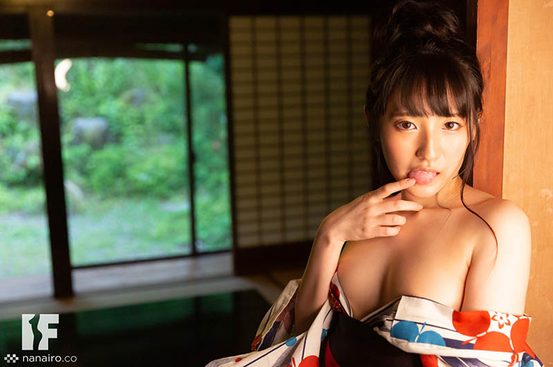 那個戴著眼鏡的悶騷18歲⋯河奈亞依3月退!