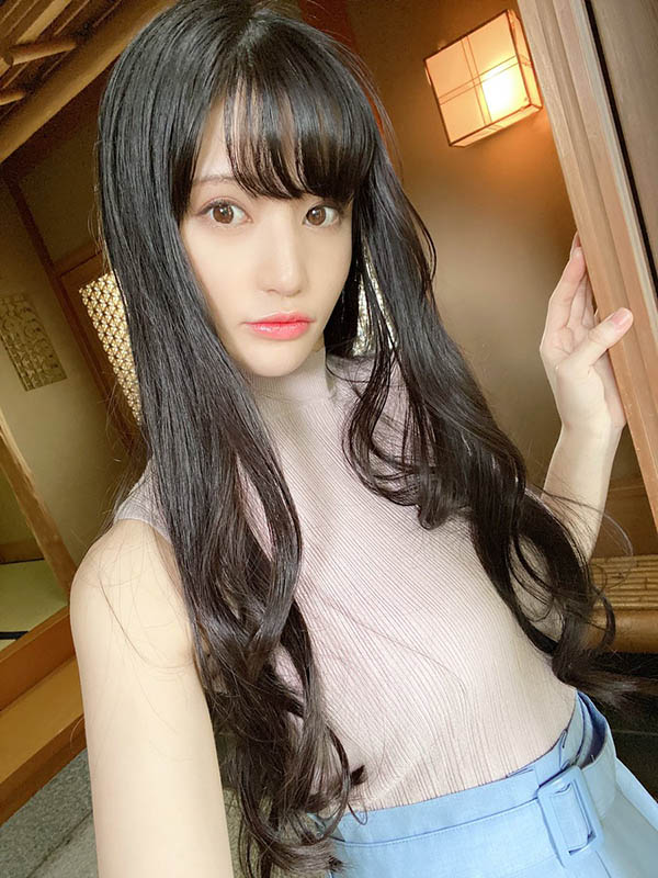 呼之欲出！救世主「高橋聖子」男友襯衫造型釋放完美G杯、三角地帶乍現！