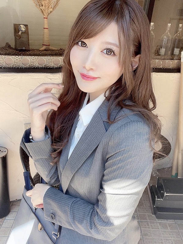 出差下大雨！美人女上司「相澤南」與處女下同房，濕身做愛連續九發！