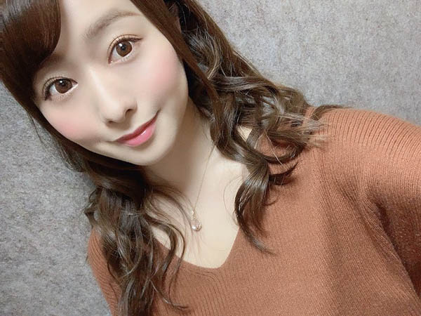 「G杯正妹外送員」幫你送餐,顏值超高…原來是「超胸女神」!