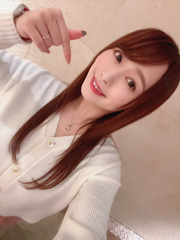 「G杯正妹外送員」幫你送餐,顏值超高…原來是「超胸女神」!