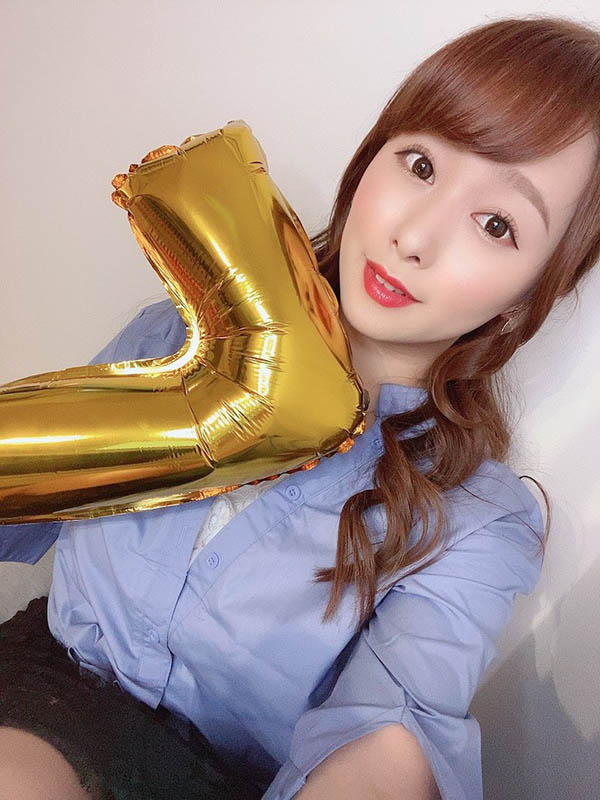 「G杯正妹外送員」幫你送餐,顏值超高…原來是「超胸女神」!