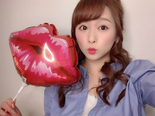 「G杯正妹外送員」幫你送餐,顏值超高…原來是「超胸女神」!