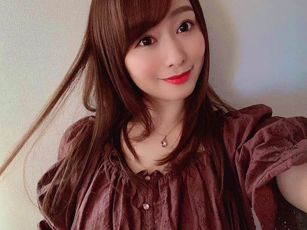 「G杯正妹外送員」幫你送餐,顏值超高…原來是「超胸女神」!