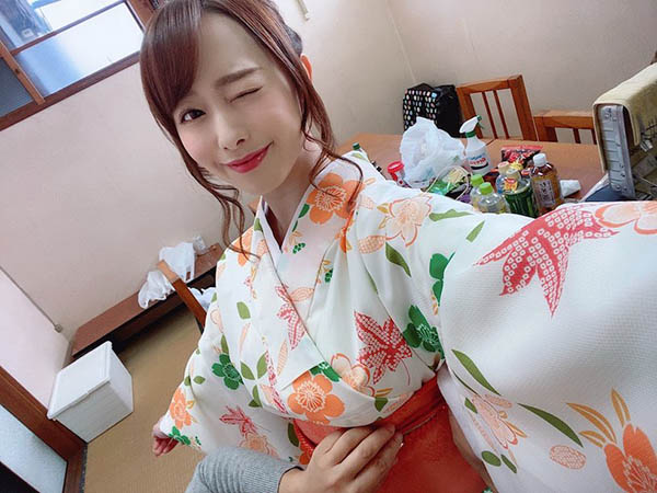 「G杯正妹外送員」幫你送餐,顏值超高…原來是「超胸女神」!