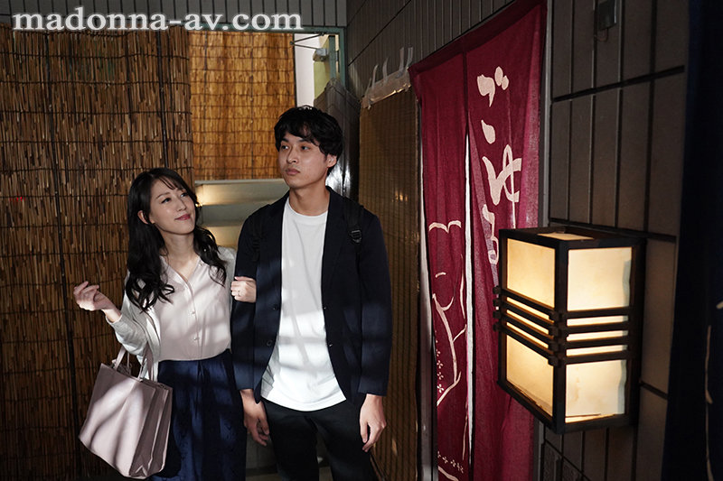 (1月作品)天河みなせ(天河水無瀨)JUL-829:丈夫回房睡覺,一個人留下享受溫泉…