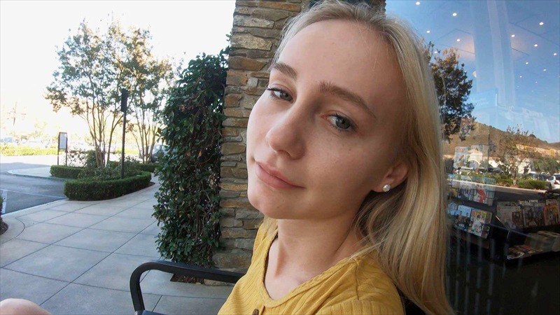 揭密！現役女大學生私下打工做什麼… 鏡頭拍下人與人連結社交零距離