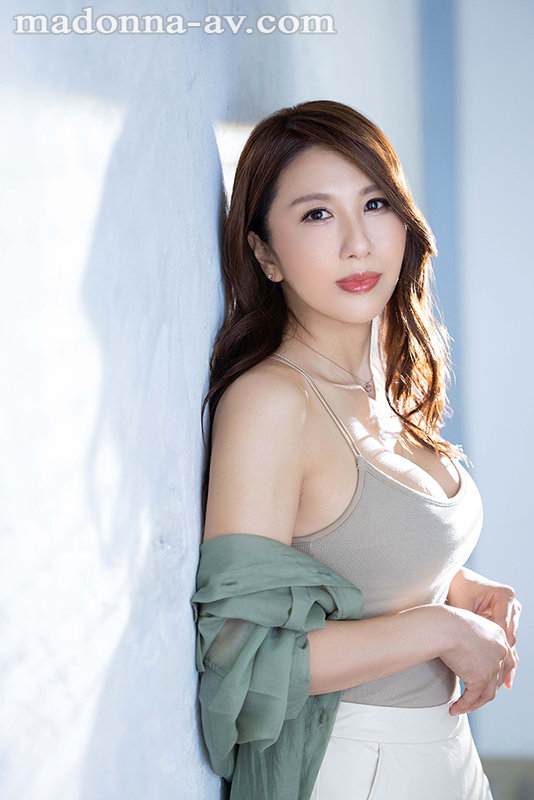 (12月作品)加峰幸香ROE-026：為了釋放不斷磨練的肉體、內心隱藏的情慾，她來到了攝影棚…