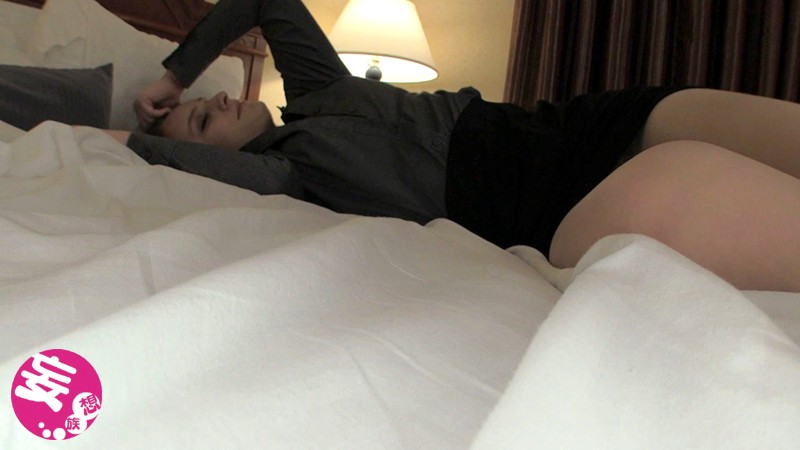 金髮OL外表正經私下玩很大強力媚藥催情助興…下身濕一片放蕩求歡