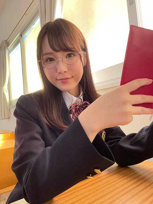 文靜女學生「香水純」露內褲誘惑！老師忍不住弄進去了