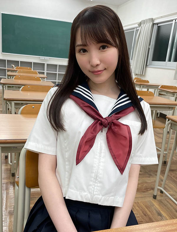 文靜女學生「香水純」露內褲誘惑！老師忍不住弄進去了