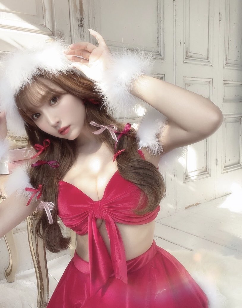 F奶三上悠亞“聖誕辣照超轟動”，“火辣深溝”讓粉絲們都興奮了！