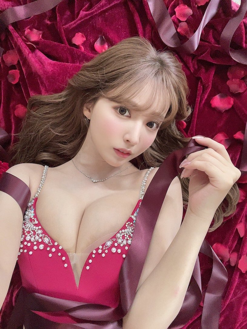 F奶三上悠亞“聖誕辣照超轟動”，“火辣深溝”讓粉絲們都興奮了！