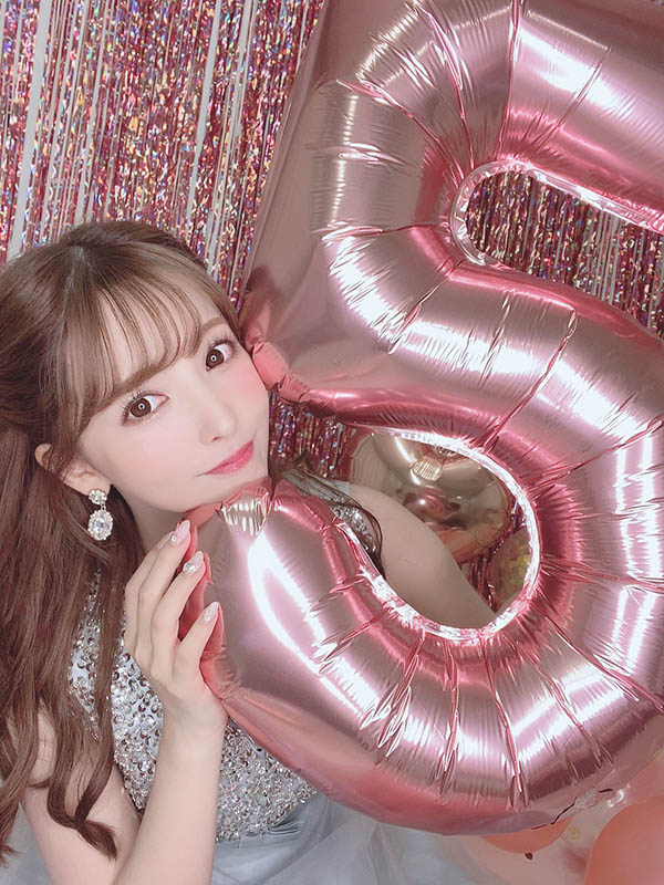 5年了！ 暗黑國民偶像「三上悠亞」歡慶出道5週年！