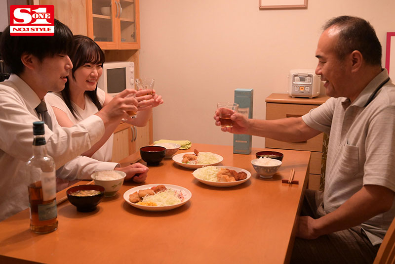 J罩杯戀乳妻「鷲尾めい」婚後才發現岳父是癡漢當著喝醉酒老公面前被玷污