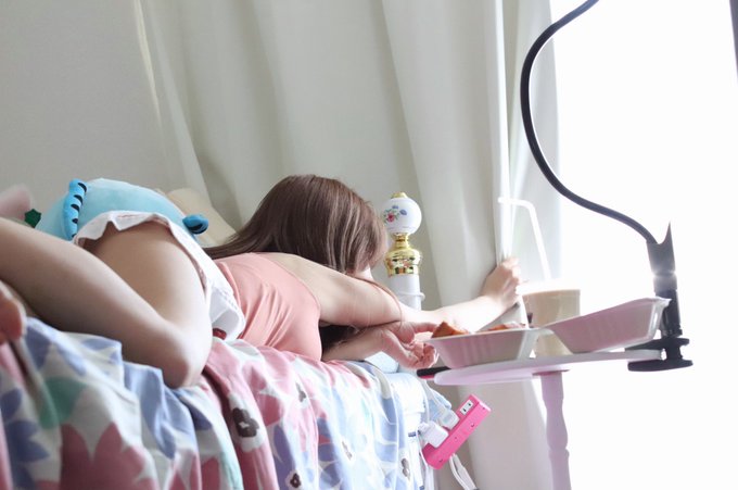 私密帳號福利！第一吃貨美少女「桃乃木香奈」極限膠帶裝狂吸上千贊！