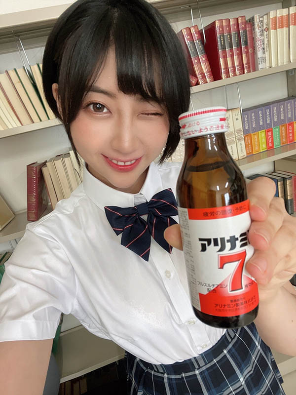 被開發的大學生！ 「夏目響」媚藥下肚，「F 巨乳」夾緊火力全開