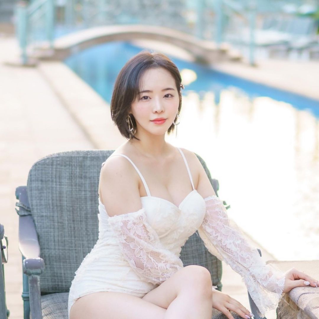 G乳小馬「三宮つばき」美大浮標帶上岸，「出水雪乳」濕了再上