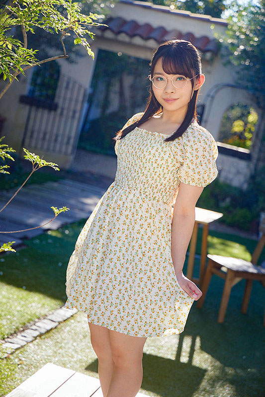 門禁是晚上八點!從小到大都讀女校!貓顏美女孩前進螢光幕拋棄處女! …