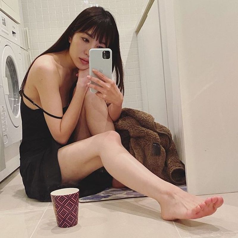 「你很想摸我的胸部吧?」去前輩家借住被他的巨乳女友「小野夕子」挑逗,獨處時被吃掉...