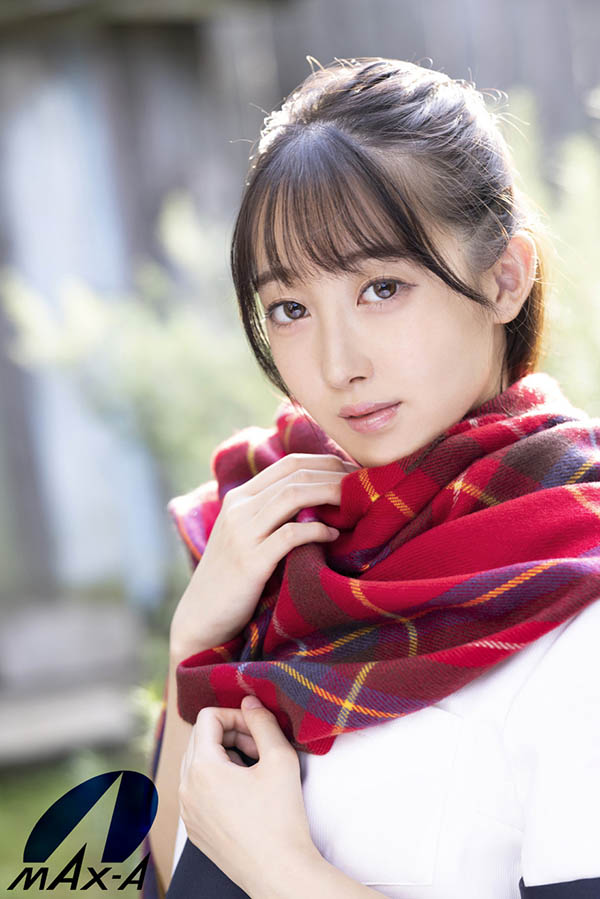 超會噴水的灰姑娘！ 2021年最後的大型新人！和AV無緣的美人“咲野瑞希”