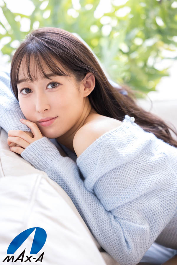 超會噴水的灰姑娘！ 2021年最後的大型新人！和AV無緣的美人“咲野瑞希”