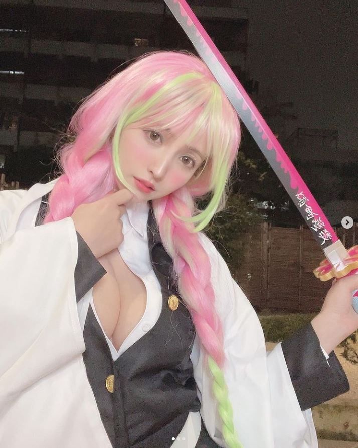 三上悠亞超胸F奶撐爆裙裝領口100%神還原「鬼滅戀柱」讓十萬人高潮