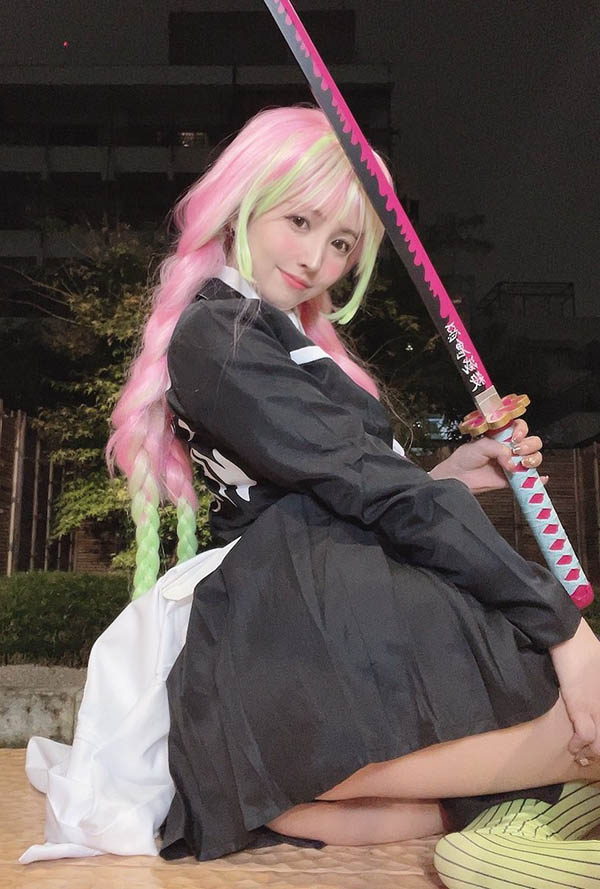 三上悠亞cos《鬼滅》戀柱畫面超辣，一轉身「豐滿F奶」成亮點！