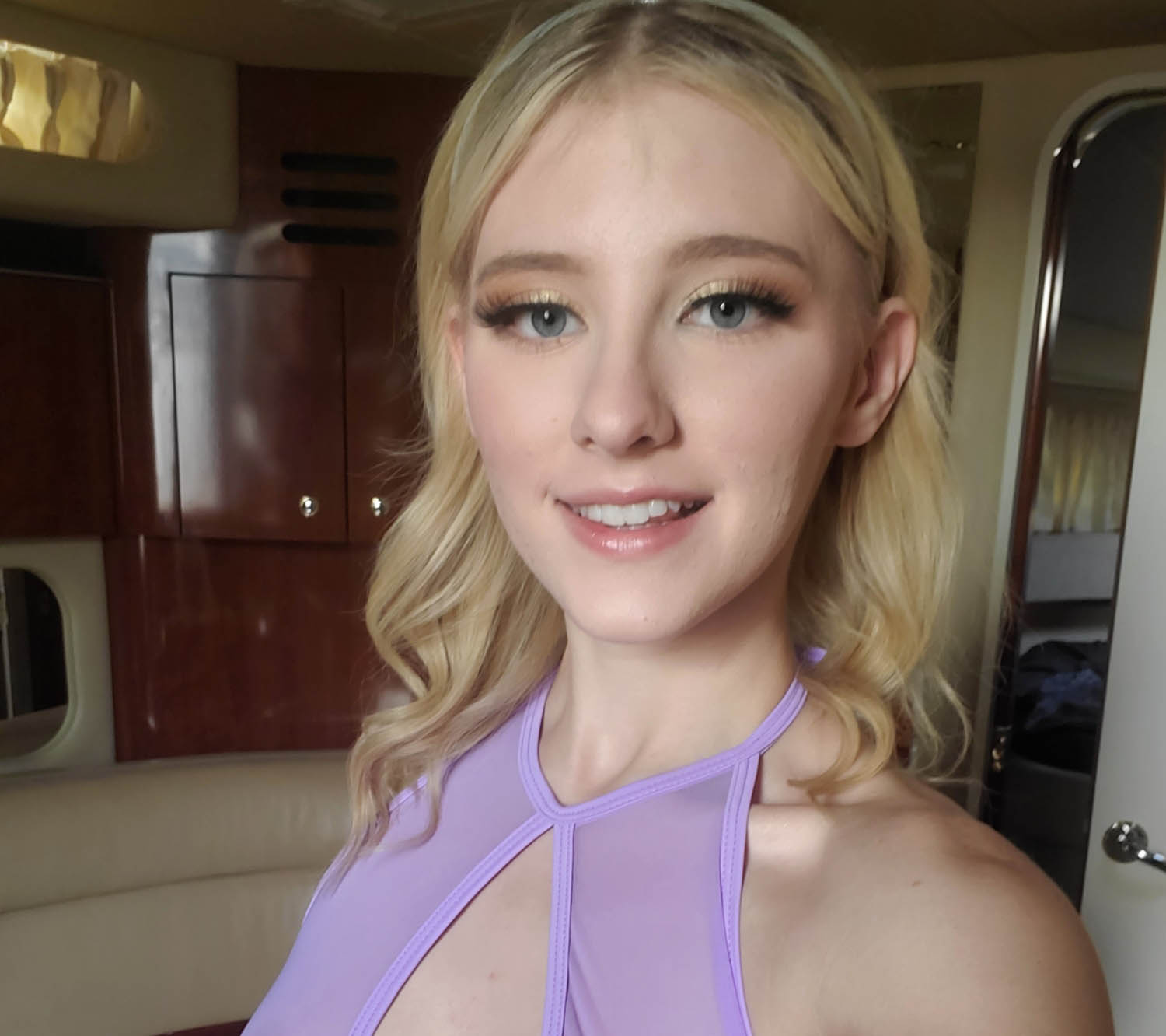 北歐金髮天使「メロディー・雛・マークス」！ 2700萬中選一的「白嫩巨乳美少女」！