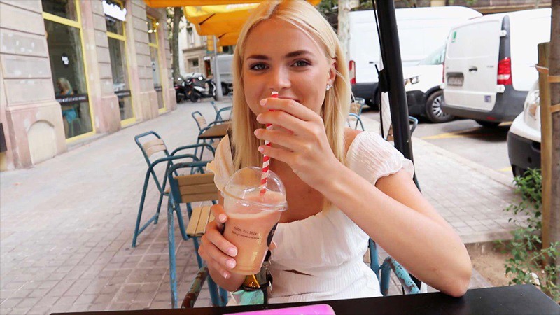 18歲金髮美少女下海圓星夢AV處女作拼了…配合度超高還接受中出