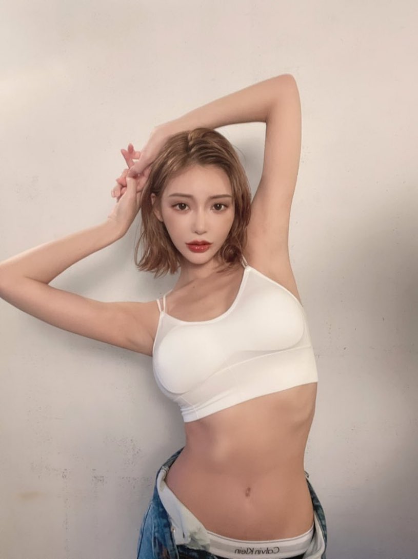 明日花新辣照「胸前黑點」太犯規，「激辣畫面」讓粉絲都想歪了！