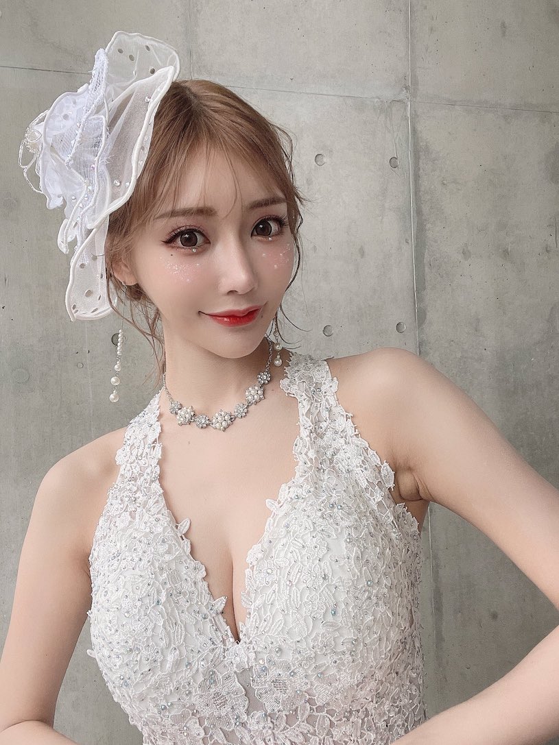 明日花新辣照「胸前黑點」太犯規，「激辣畫面」讓粉絲都想歪了！