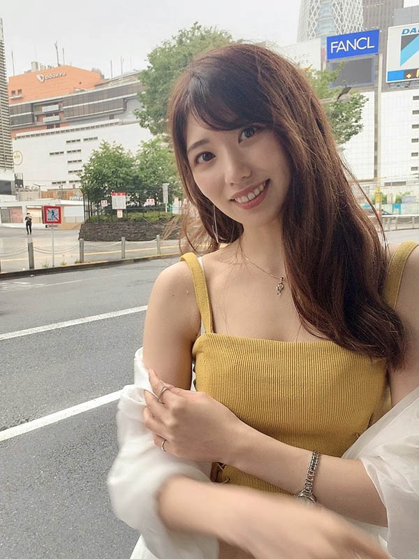 欲求不滿OL「山岸逢花」飢渴過人,天天和陌生男子中出