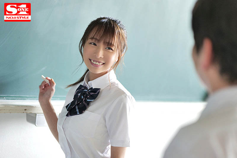 巨乳女學生「天音真比奈」的G罩杯大奶太誘人，主動勾引班導師發情了！