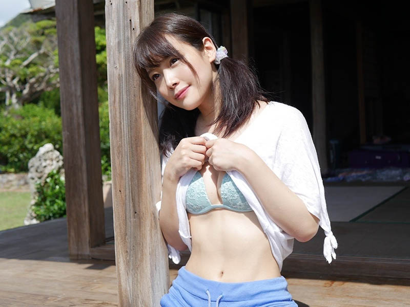 青梅竹馬女友「八木奈奈」被班上多名男同學侵犯，看著她屈辱的模樣還是硬了...