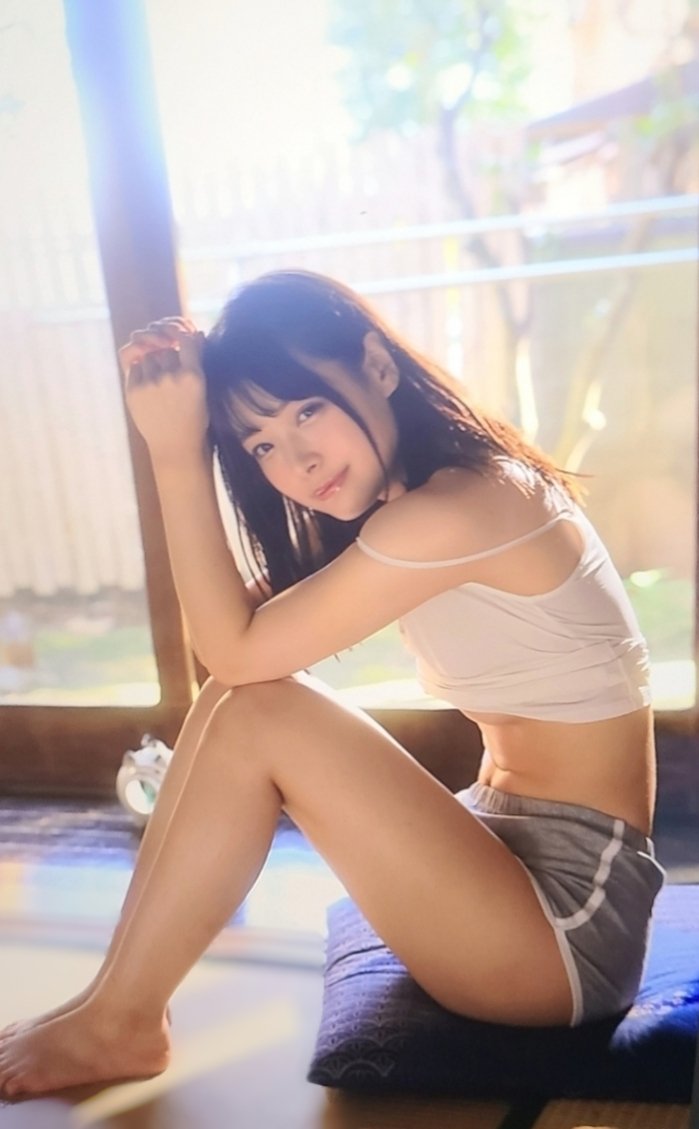 青梅竹馬女友「八木奈奈」被班上多名男同學侵犯，看著她屈辱的模樣還是硬了...