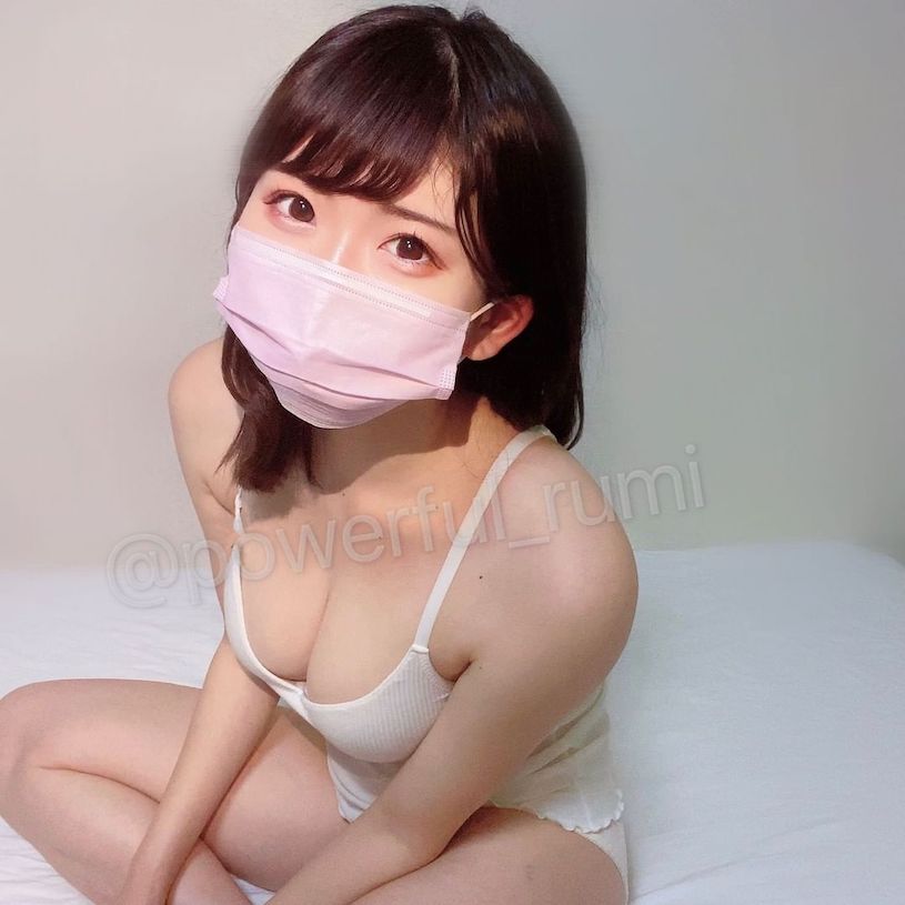 IG「超神秘G奶護理師」下海了,「露出真面目」粉絲嗨翻天!