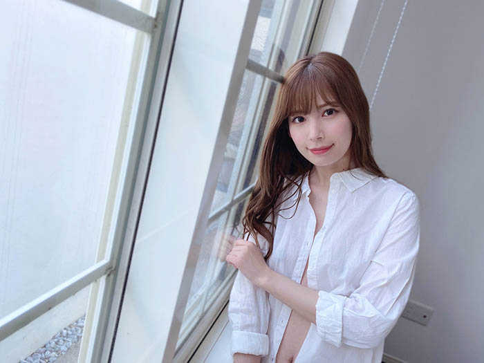 「明里つむぎ」天使顏值超輾壓，網友：沒整的臀出來才對得起精子！