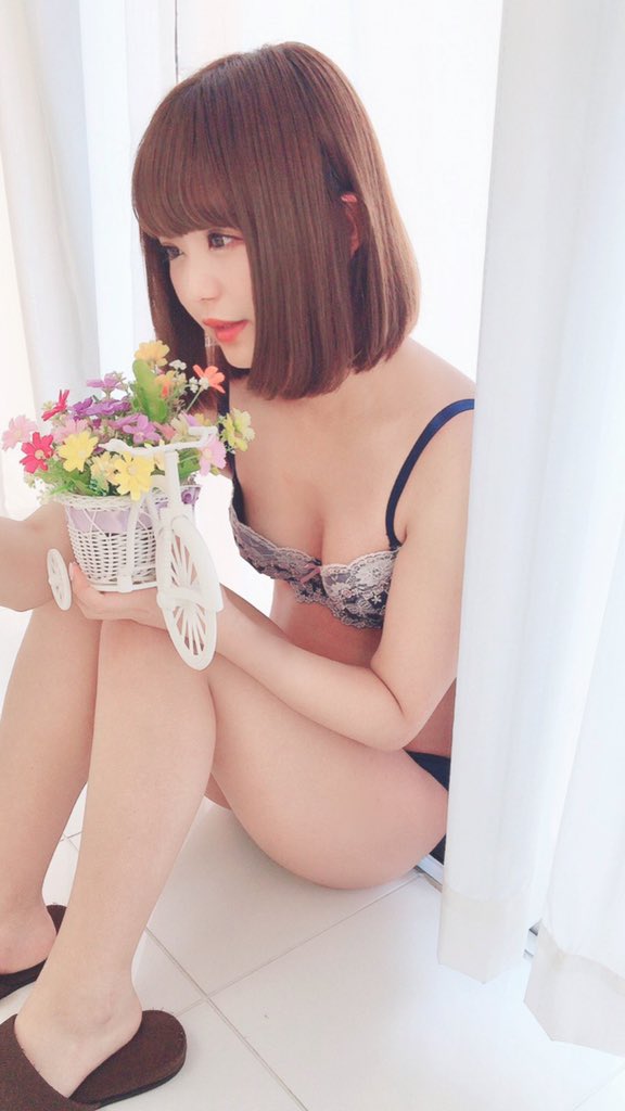 急需解欲！ 咖啡廳美少女「伊藤久留美」克服心魔出道！