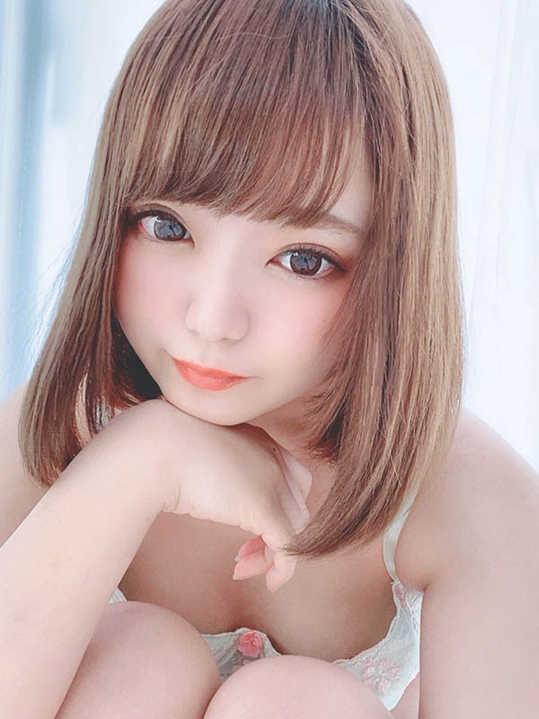 急需解欲！ 咖啡廳美少女「伊藤久留美」克服心魔出道！