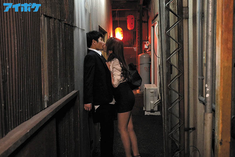 末班車的艷遇！坐對面的正妹「天海つばさ」在自慰？只有兩人的車廂大膽打一炮！